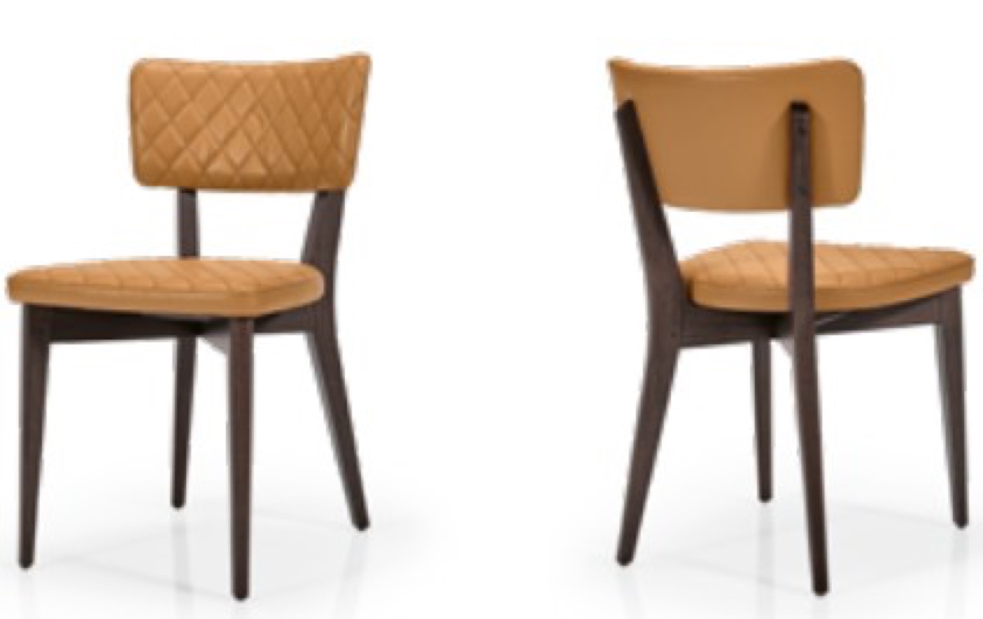 Cadeiras em pele caramelo com costas acolchoadas