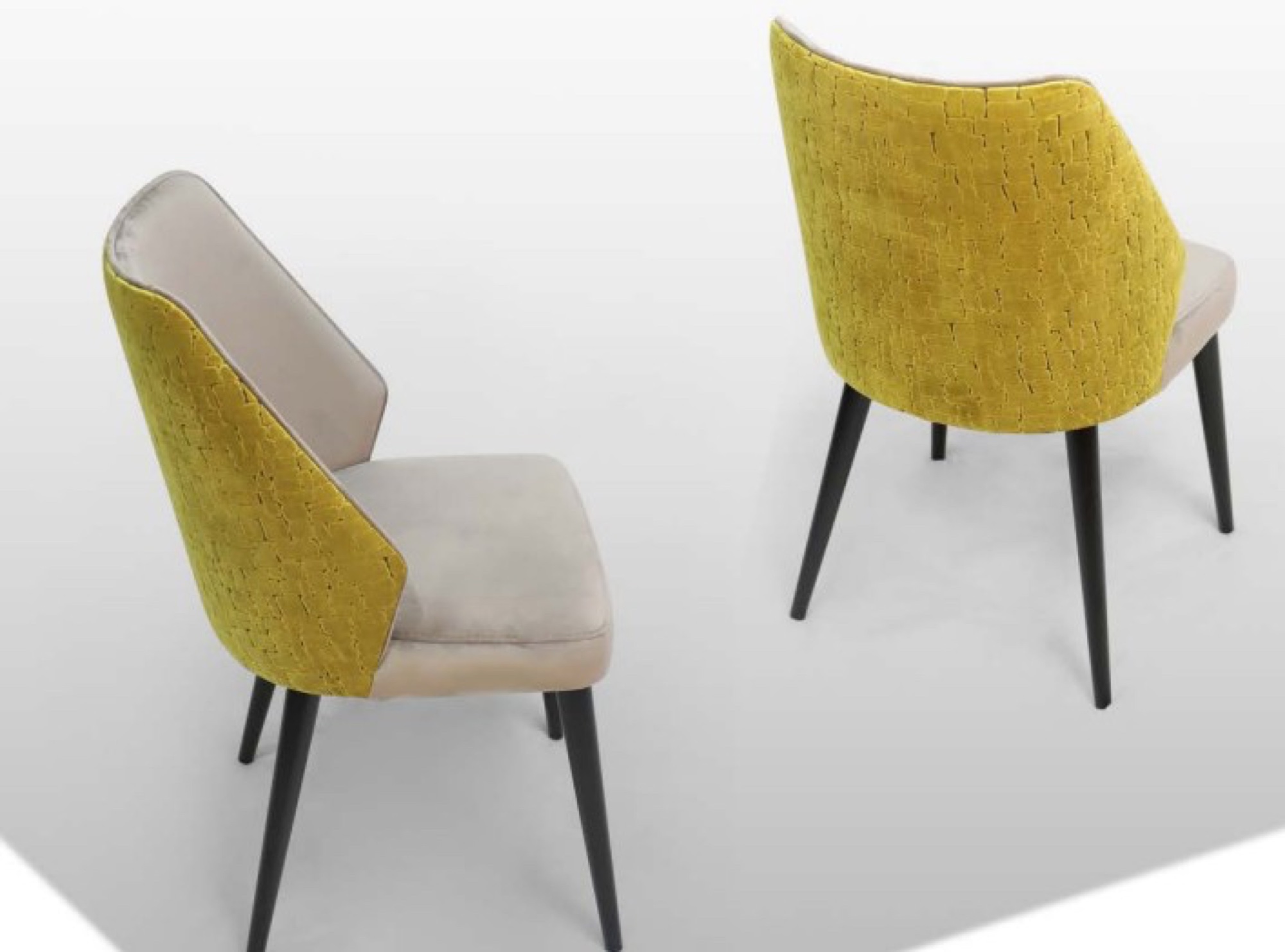 Cadeiras amarelas com padrão texturizado